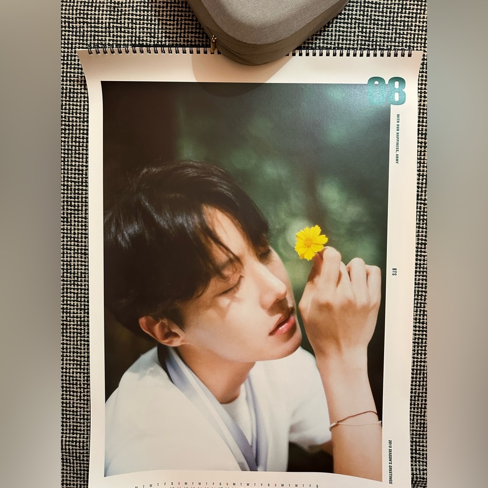 OFFICIAL BTS SEASON GREETINGS 2019 WALL CALENDAR
